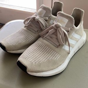 Tan Adidas Sneakers (Women’s size 7.5) 👟